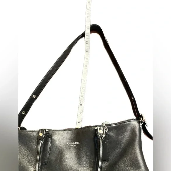 Coach Woman’s purse bag black silver zippers adjustable strap travel luxury - Picture 8 of 10